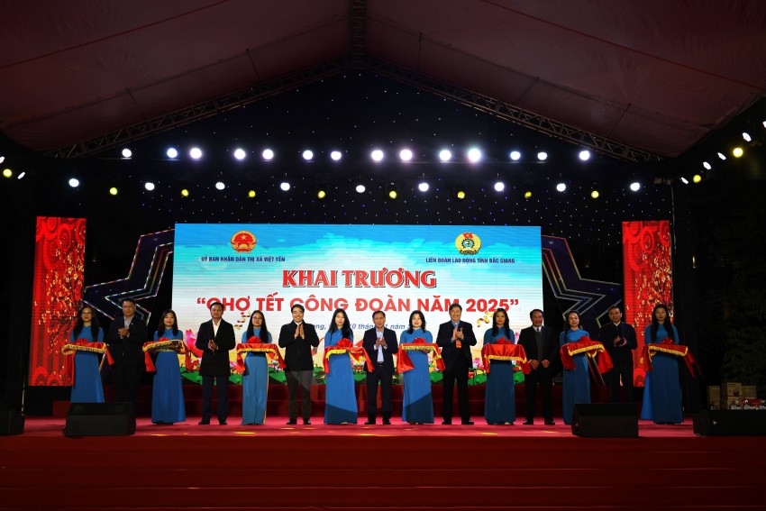 Bắc Giang: Khai mạc chương trình ''Tết sum vầy - Xuân ơn Đảng'' năm 2025