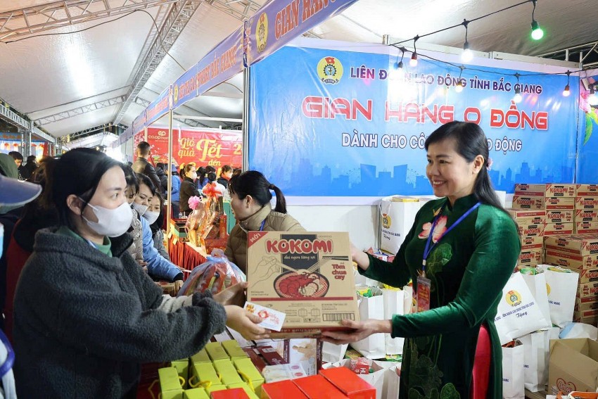 Bắc Giang: Khai mạc chương trình ''Tết sum vầy - Xuân ơn Đảng'' năm 2025