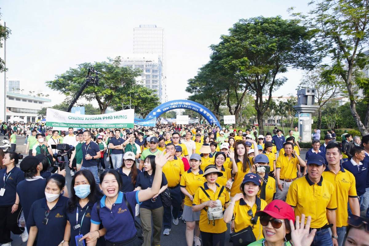 Chương trình đã thu hút khoảng 7.000 người tham gia đi bộ đồng hành, đóng góp từ thiện. 