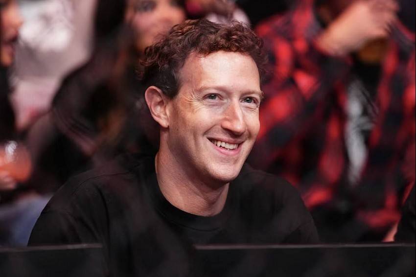 Tỷ phú Mark Zuckerberg chỉ trích Apple: ''Họ chỉ sống dựa vào thành công quá khứ''