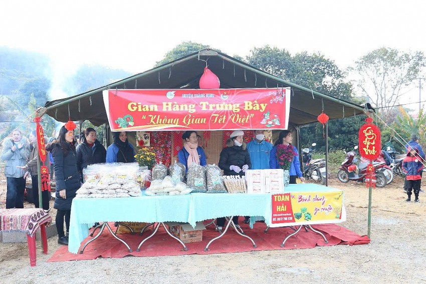 Gian hàng của huyện Tràng Định tham gia chương trình