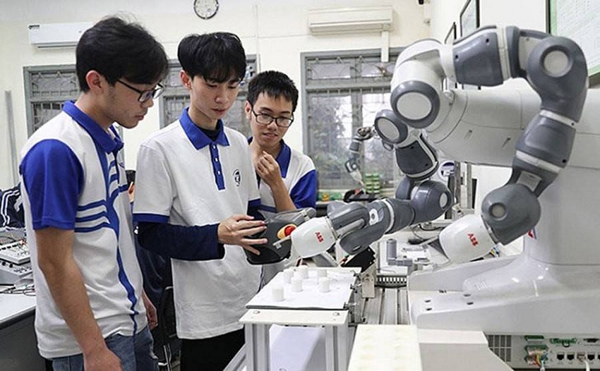 Hoạt động nghiên cứu khoa học của sinh viên Đại học Quốc gia Hà Nội.