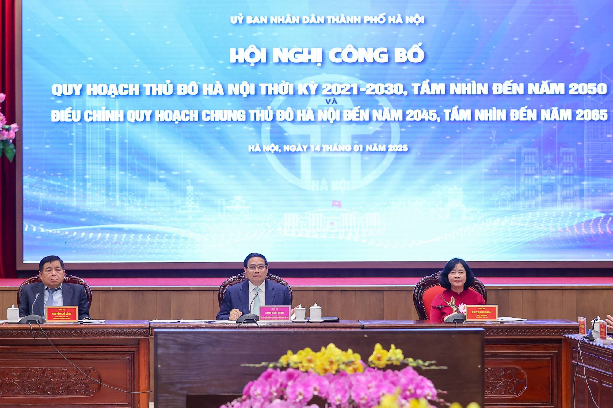 Thủ tướng yêu cầu Hà Nội và các địa phương xây dựng và triển khai ngay các đề án, dự án để huy động nguồn lực xử lý ô nhiễm không khí, ùn tắc giao thông tại Hà Nội, làm sống lại các dòng sông chết… báo cáo Chính phủ về cơ chế, nguồn lực, hoàn thành trong quý I/2025 - Ảnh: VGP/Nhật Bắc