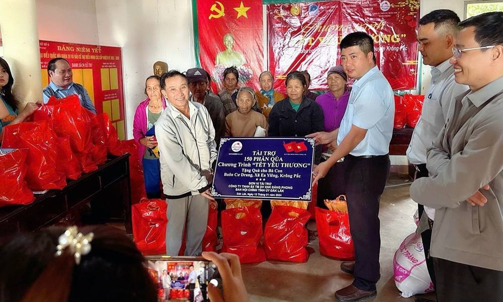 Đắk Lắk: chương trình “Tết yêu thương 2025” lan tỏa niềm vui và hy vọng tại buôn Cư Drang