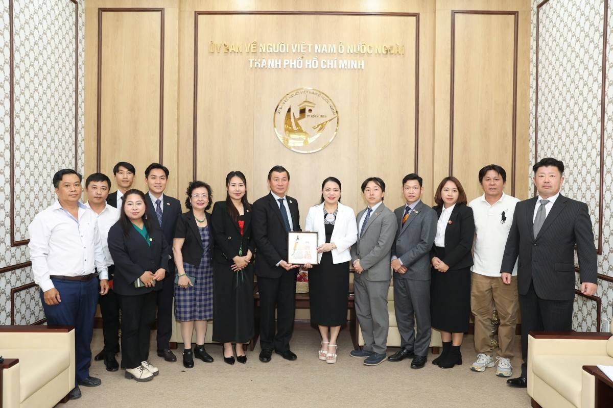 Hiệp hội Xúc tiến Hợp tác Kinh tế Việt Nam - Nhật Bản trao tặng quà gia đình chính sách trên địa bàn Thành phố Hồ Chí Minh