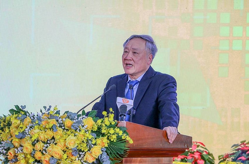 Phó Thủ tướng Thường trực Nguyễn Hòa Bình lưu ý, Đà Nẵng, Thành phố Hồ Chí Minh và các bộ, ngành tập trung học hỏi kinh nghiệm của các trung tâm tài chính đã được xây dựng và phát triển bền vững hiện tại.