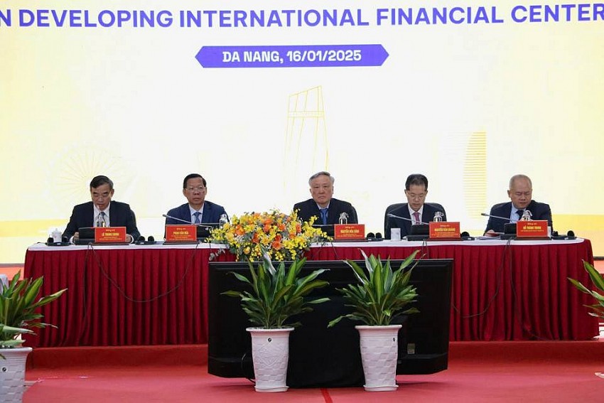 Phó Thủ tướng Thường trực Chính phủ Nguyễn Hòa Bình chủ trì Hội thảo.