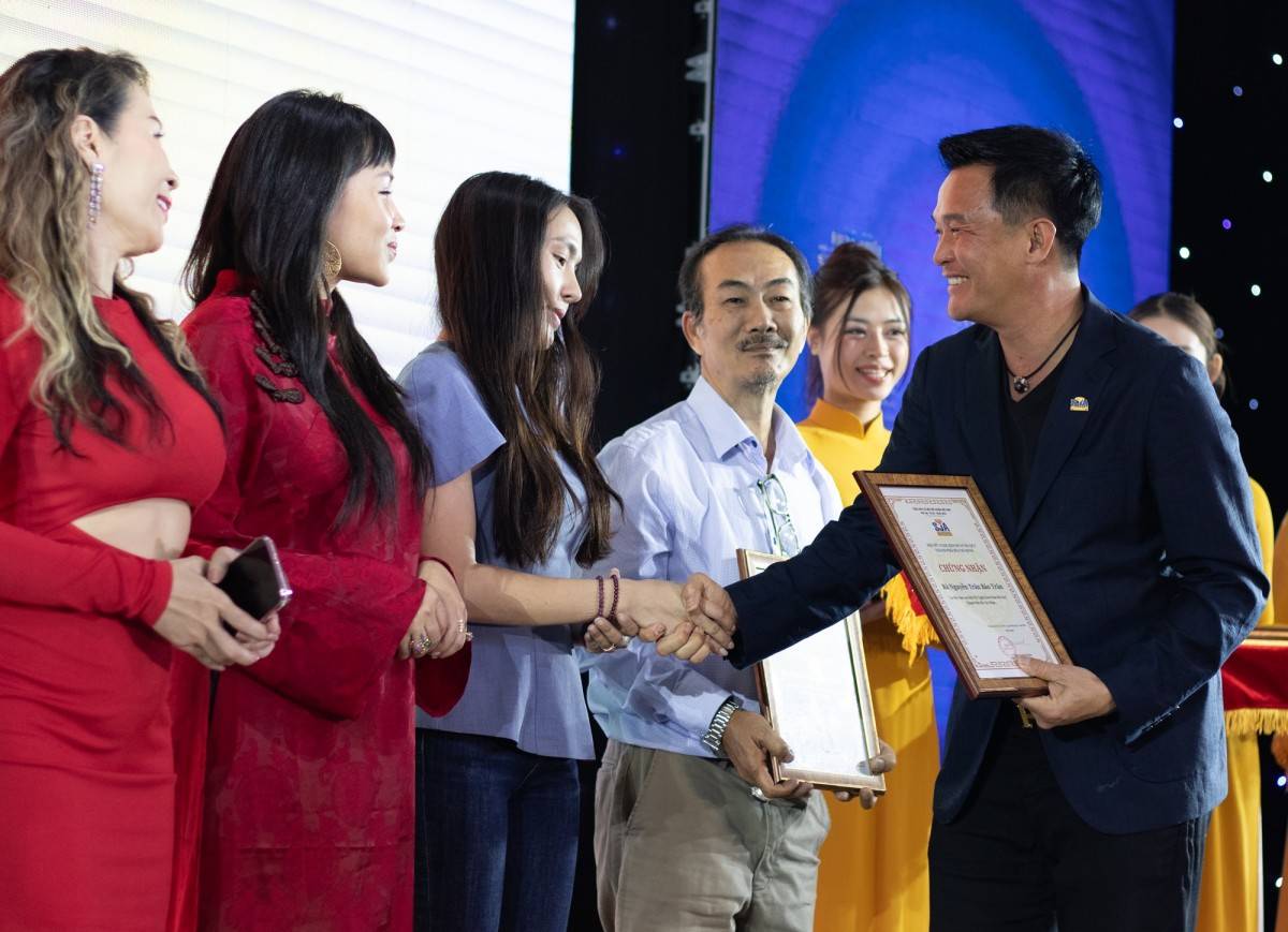 Hành trình toả sáng năm 2024 của Hội Mỹ nghệ kim hoàn đá quý TP.HCM