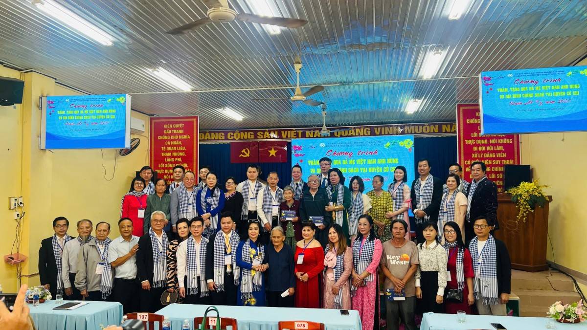 Đoàn chụp ảnh kỷ niệm tại buổi kết nối địa phương tại huyện Củ Chi, TP. HCM