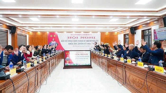 Yên Bái: Ông Hà Đức Anh được tín nhiệm bầu giữ chức Bí thư Huyện ủy Văn Yên