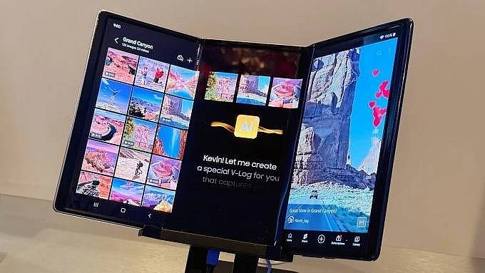 Nguyên mẫu màn hình gập dạng G-Type được Samsung trình diễn tại CES 2025. Nguyên mẫu màn hình gập dạng G-Type được Samsung trình diễn tại CES 2025.