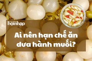 Ai nên hạn chế ăn dưa hành muối để tránh gây hại cho sức khoẻ ?