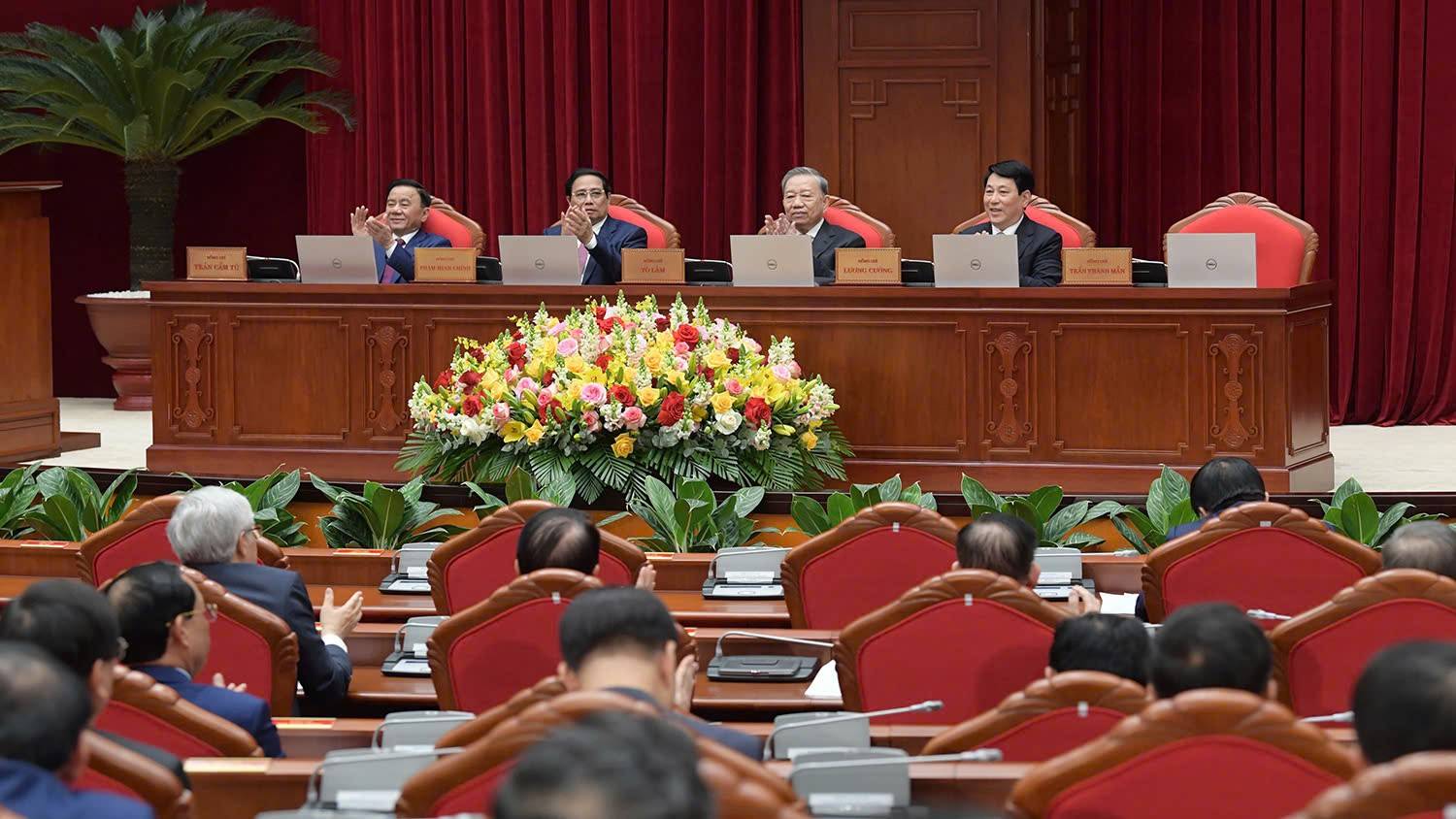 Sau gần 2 ngày làm việc với tinh thần khẩn trương, trách nhiệm, hiệu quả, Trung ương đã thảo luận sôi nổi, thẳng thắn và thống nhất cao về những nội dung trong chương trình Hội nghị - Ảnh: VGP/Nhật Bắc