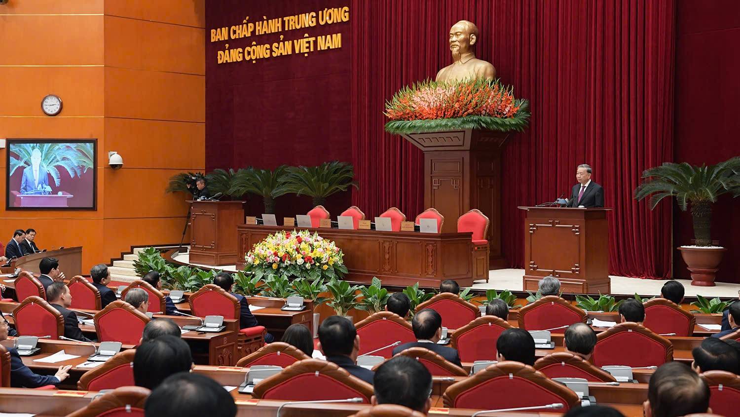 Tổng Bí thư Tô Lâm đề nghị các đồng chí Ủy viên Trung ương Đảng, Thủ trưởng các cơ quan, đơn vị, địa phương về rà soát lại tình hình, các chương trình, kế hoạch công tác, tập trung chỉ đạo chăm lo Tết cho Nhân dân, gắn với các hoạt động kỷ niệm 95 năm Ngà