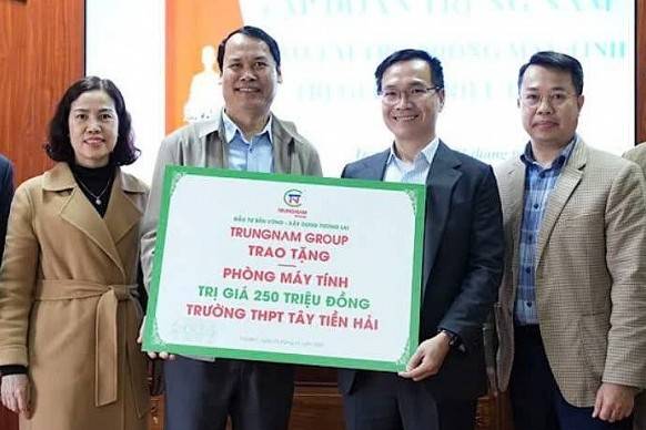 Thái Bình: Trungnam Group tài trợ phòng máy tính trị giá 250 triệu đồng cho trường THPT Tây Tiền Hải