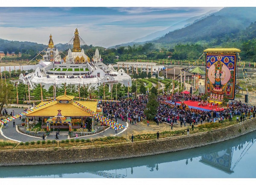 Bức Đại Thongdrol  - tranh Phật Quan Âm Thiên Thủ Thiên Nhãn thêu trên gấm cao cấp có kích thước lớn- 12 x16 mét, hiện vẫn giữ Kỷ lục Việt Nam cho bức tranh Phật lớn nhất