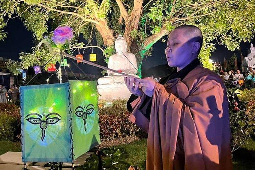 Ngọn đèn Phật linh thiêng từ truyền thống Cổ mật Newa trong lễ Truyền đăng vô tận