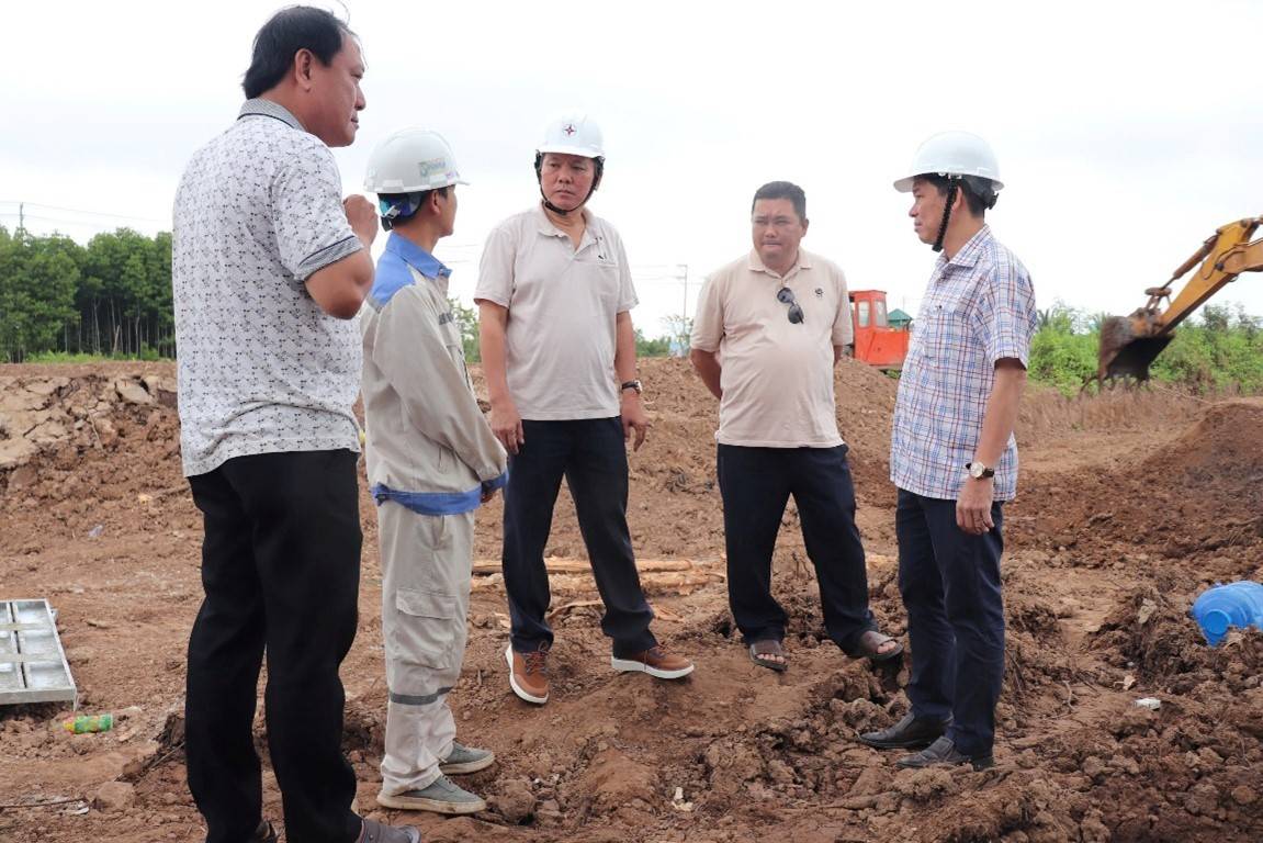 Phó Tổng giám đốc Lâm Xuân Tuấn kiểm tra tiến độ thi công công trình Trạm biến 110kV    Hiệp Thành và Đường dây đấu nối trên địa bàn tỉnh Bạc Liêu, sáng 26 Tết