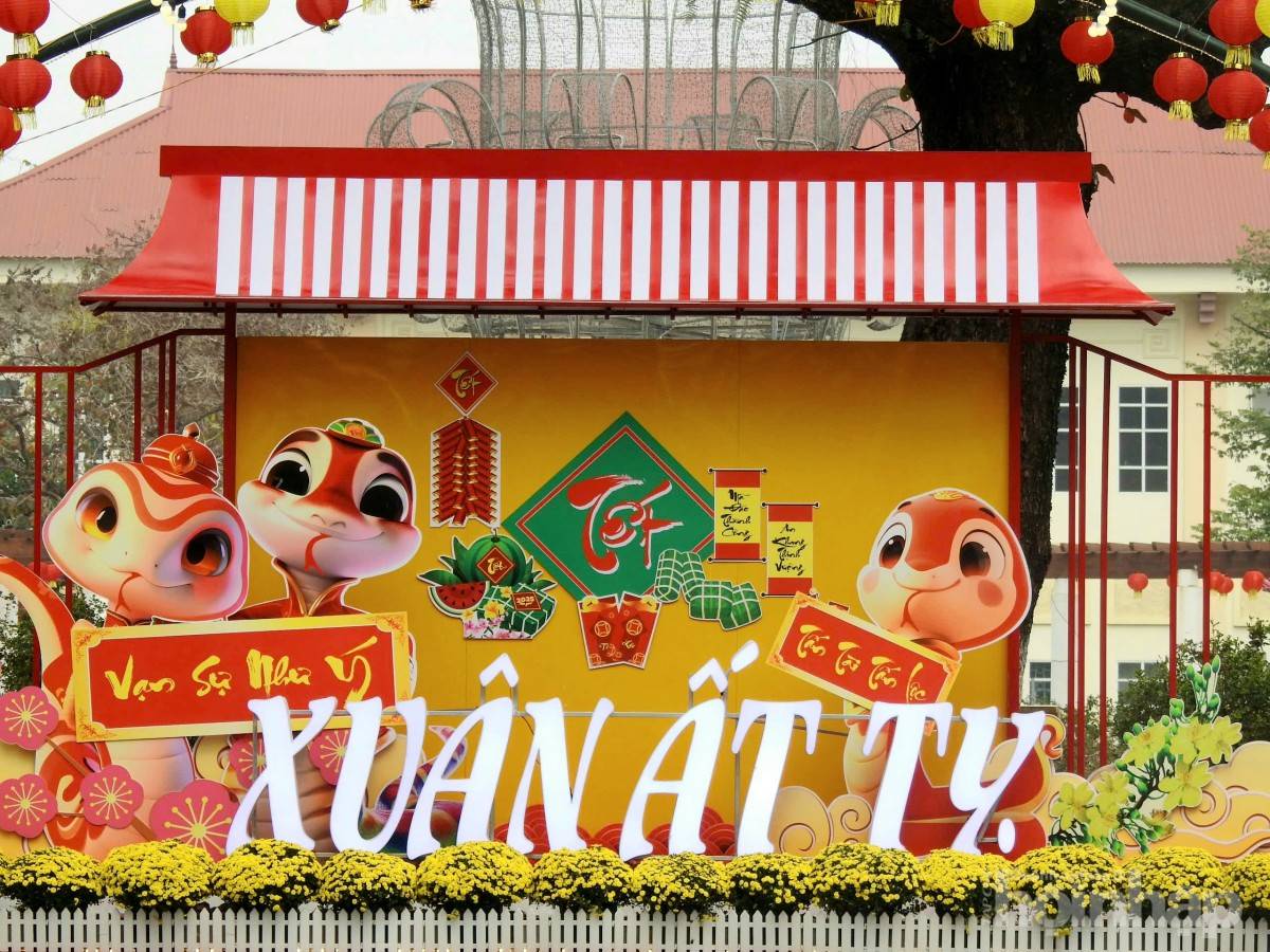 Phú Thọ: Thị xã lâu đời nhất rực rỡ đón xuân 2025