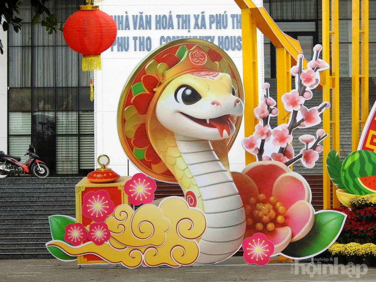 Phú Thọ: Thị xã lâu đời nhất rực rỡ đón xuân 2025