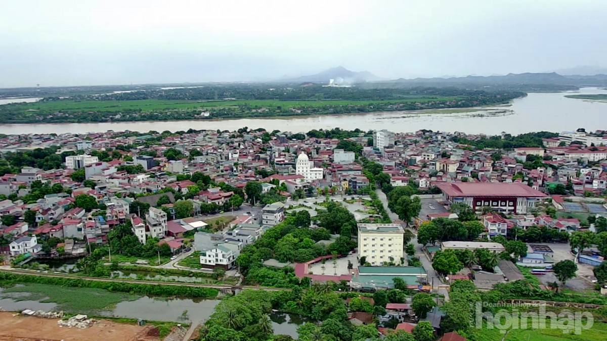 Phú Thọ: Thị xã lâu đời nhất rực rỡ đón xuân 2025