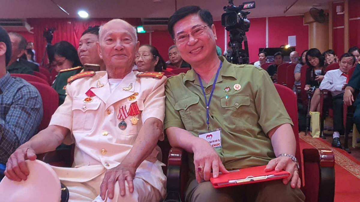 Đại tá Huỳnh Trọng Nghĩa, người con ưu tú của quê hương Cầu Ngang, Trà Vinh, luôn là tấm gương sáng ngời về lòng yêu nước và tinh thần trách nhiệm. Sự nghiệp cống hiến của Đại tá cho lực lượng Công an Thành phố Hồ Chí Minh là minh chứng rõ nét cho đức tính trung thành, tận tụy. Ông luôn dìu dắt, cố vấn cho Chủ tịch trong các hoạt động thiện nguyện, chăm lo đồng đội.