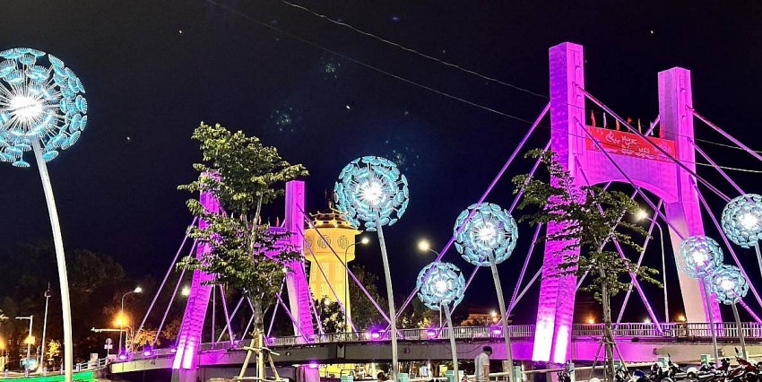 Công trình chiếu sáng nghệ thuật  bờ sông Cà Ty - Phan Thiết