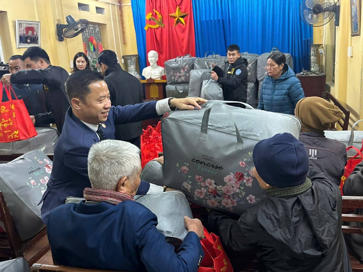 Tập đoàn quốc tế Phượng Hoàng mang 'Xuân yêu thương' đến bệnh nhân Da liễu Bắc Ninh Tập đoàn quốc tế Phượng Hoàng mang 'Xuân yêu thương' đến bệnh nhân Da liễu Bắc Ninh