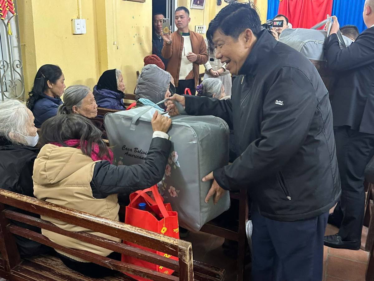 Tập đoàn quốc tế Phượng Hoàng mang 'Xuân yêu thương' đến bệnh nhân Da liễu Bắc Ninh Tập đoàn quốc tế Phượng Hoàng mang 'Xuân yêu thương' đến bệnh nhân Da liễu Bắc Ninh