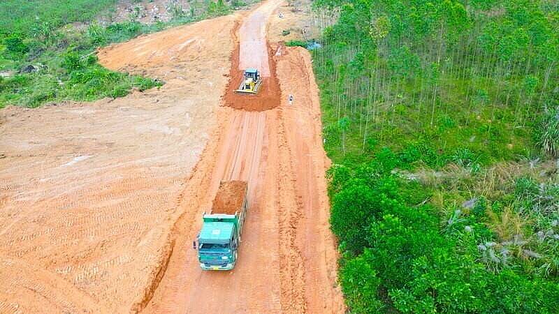 Công trường cao tốc Hòa Bình - Mộc Châu.