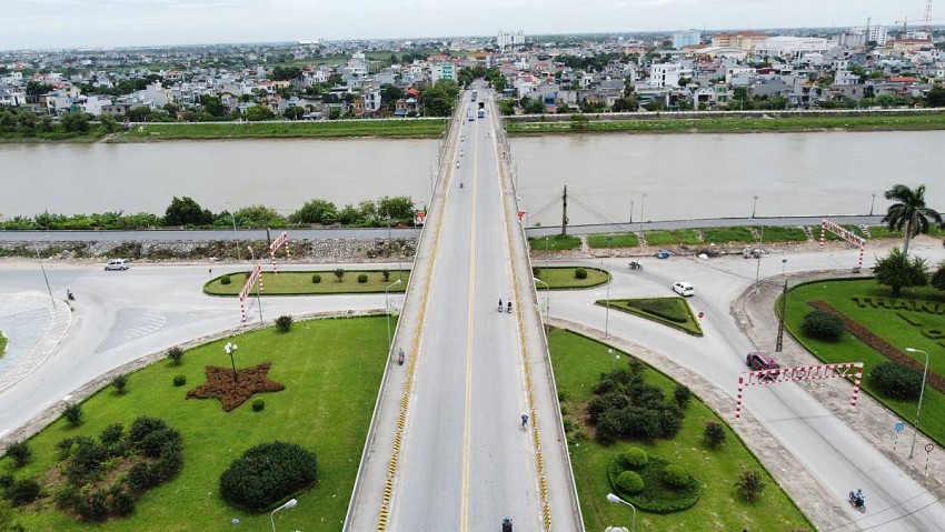 Cầu Thái Bình nằm trên dòng sông Trà Lý thuộc TP. Thái Bình