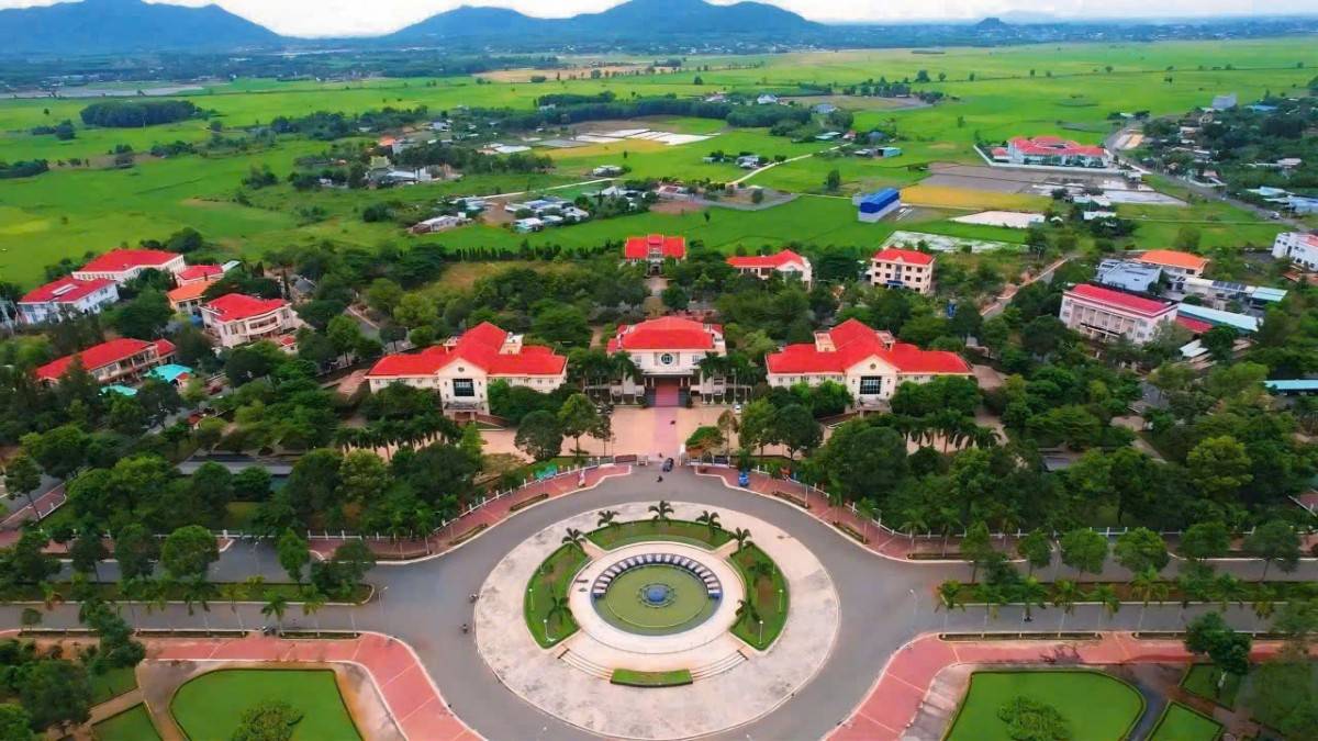 Một trong  những hình ảnh của huyện Long  Đát