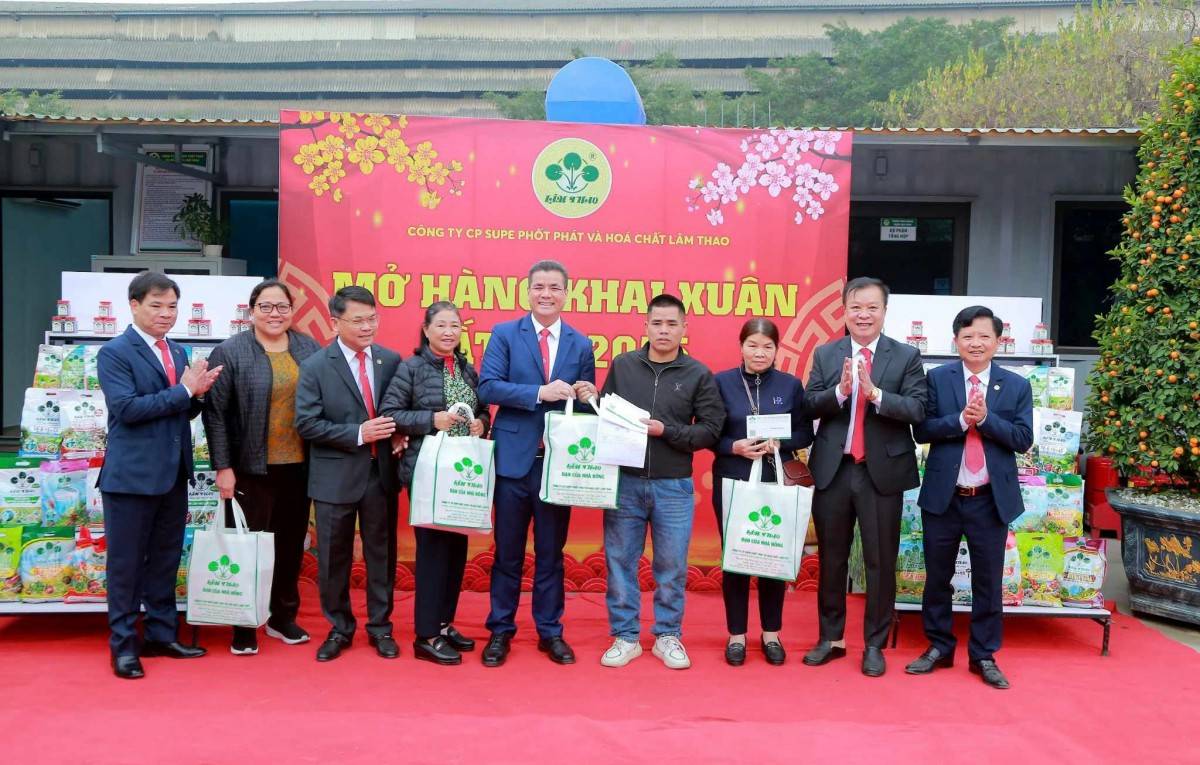 Supe Lâm Thao: Xuất bán trên 1000 tấn sản phẩm trong ngày đầu Xuân Supe Lâm Thao: Xuất bán trên 1000 tấn sản phẩm trong ngày đầu Xuân