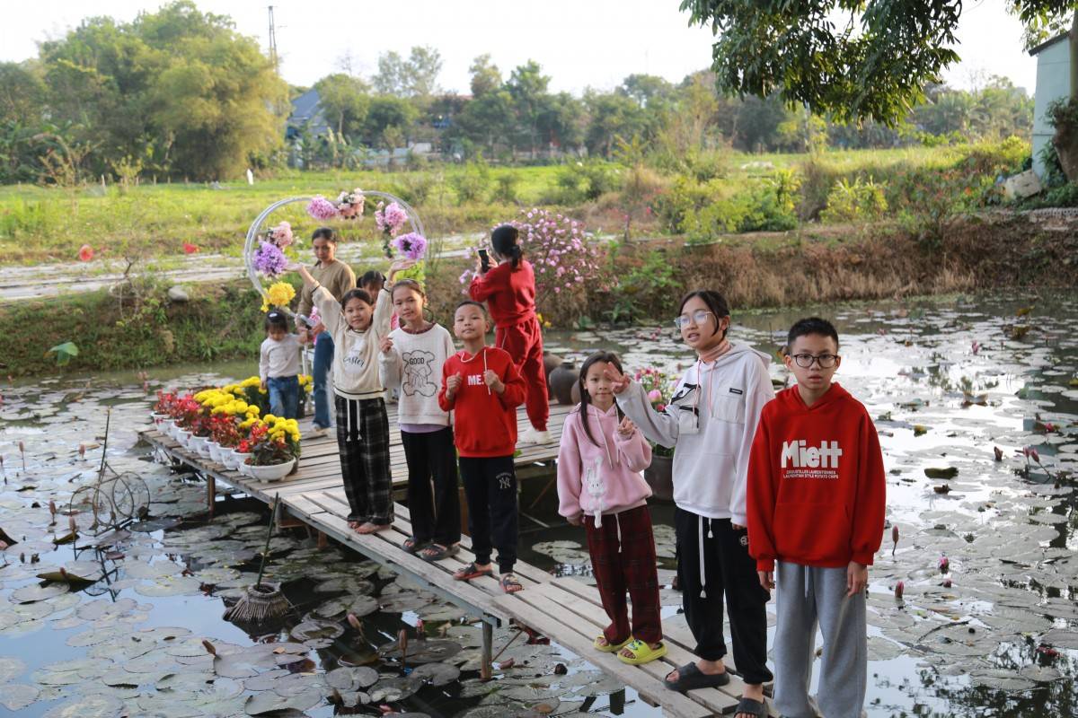 Đông đảo khách tham quan Thành Nhà Hồ dịp Tết Ất Tỵ