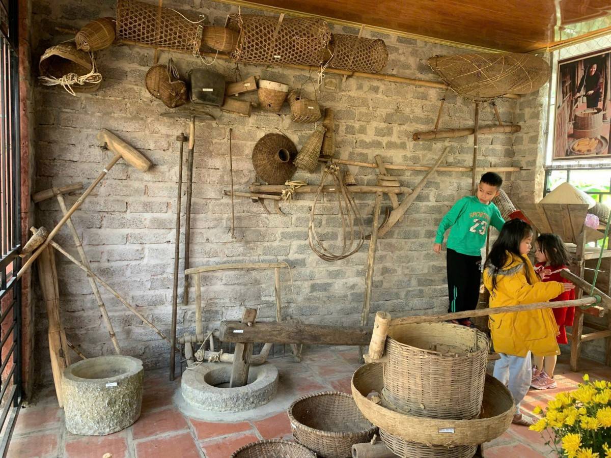 Đông đảo khách tham quan Thành Nhà Hồ dịp Tết Ất Tỵ