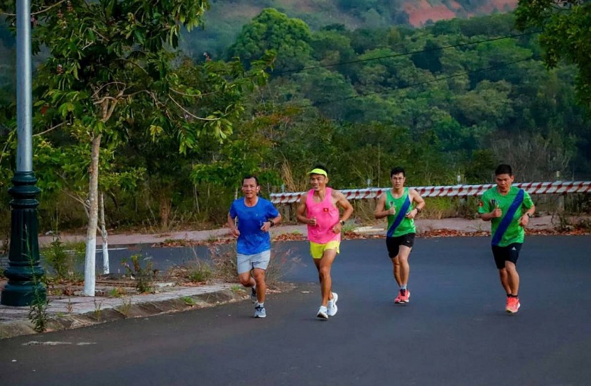 Giải Đắk Nông Marathon 2025 “Chinh phục Nam Tây Nguyên” thúc đẩy phong trào thể thao và xây dựng lối sống lành mạnh Giải Đắk Nông Marathon 2025 “Chinh phục Nam Tây Nguyên” thúc đẩy phong trào thể thao và xây dựng lối sống lành mạnh