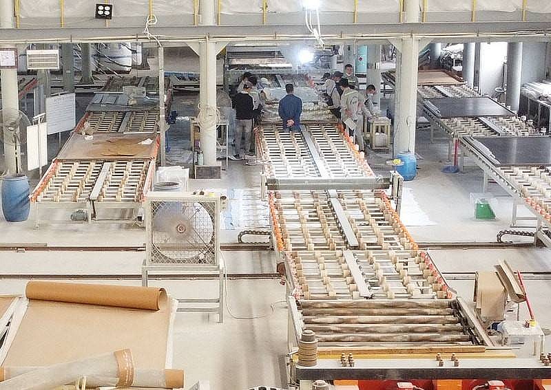 Công ty Cổ phần Kỹ thương Thiên Hoàng đầu tư nhiều máy móc, công nghệ sản xuất hiện đại phục vụ sản xuất gạch ốp lát Mikado (Ảnh Báo Thái Bình)