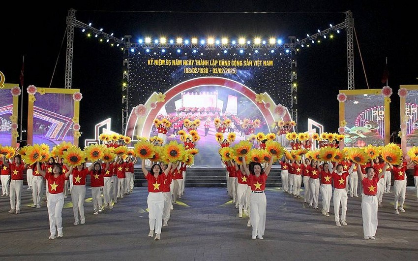 Yên Bái: Sôi động và ấn tượng màn dân vũ nghệ thuật với 2025 diễn viên quần chúng