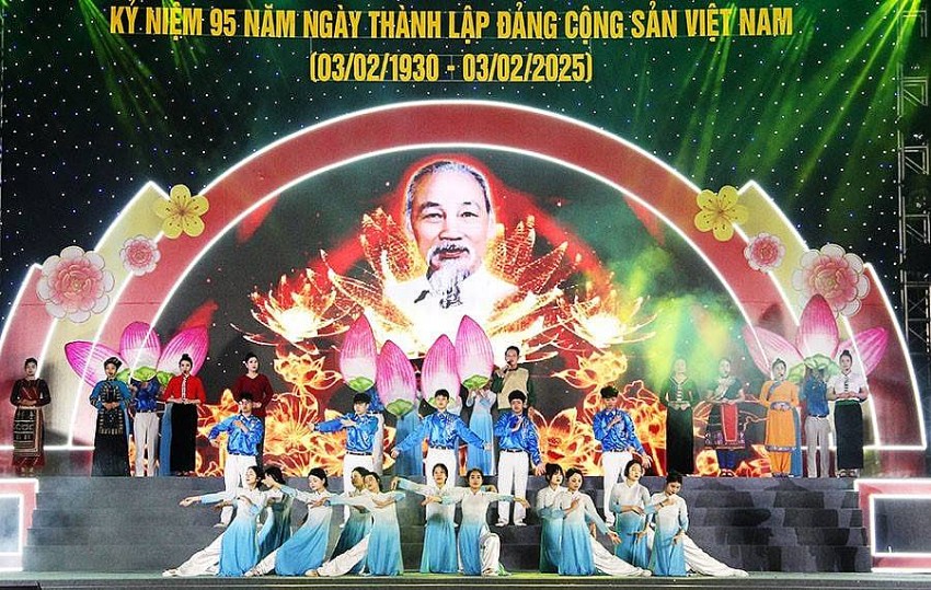 Yên Bái: Sôi động và ấn tượng màn dân vũ nghệ thuật với 2025 diễn viên quần chúng