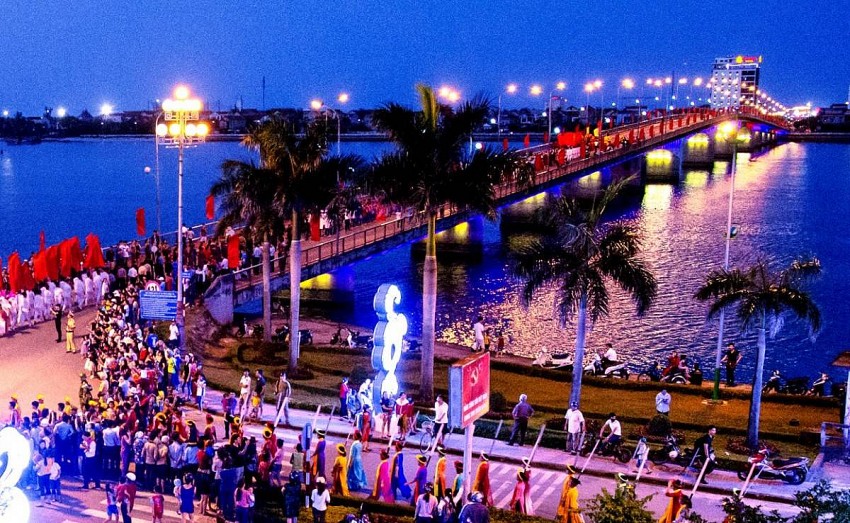 Thành phố Đồng Hới bên bờ biển biếc