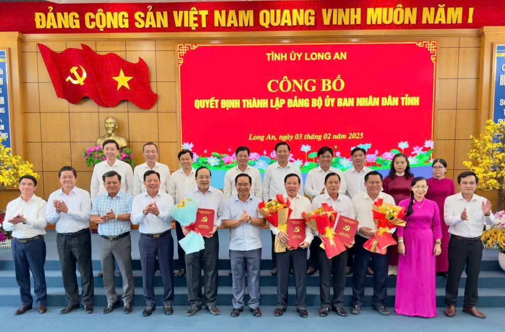 Trao quyết định và ra mắt Đảng bộ UBND tỉnh trực thuộc Tỉnh ủy Trao quyết định và ra mắt Đảng bộ UBND tỉnh trực thuộc Tỉnh ủy