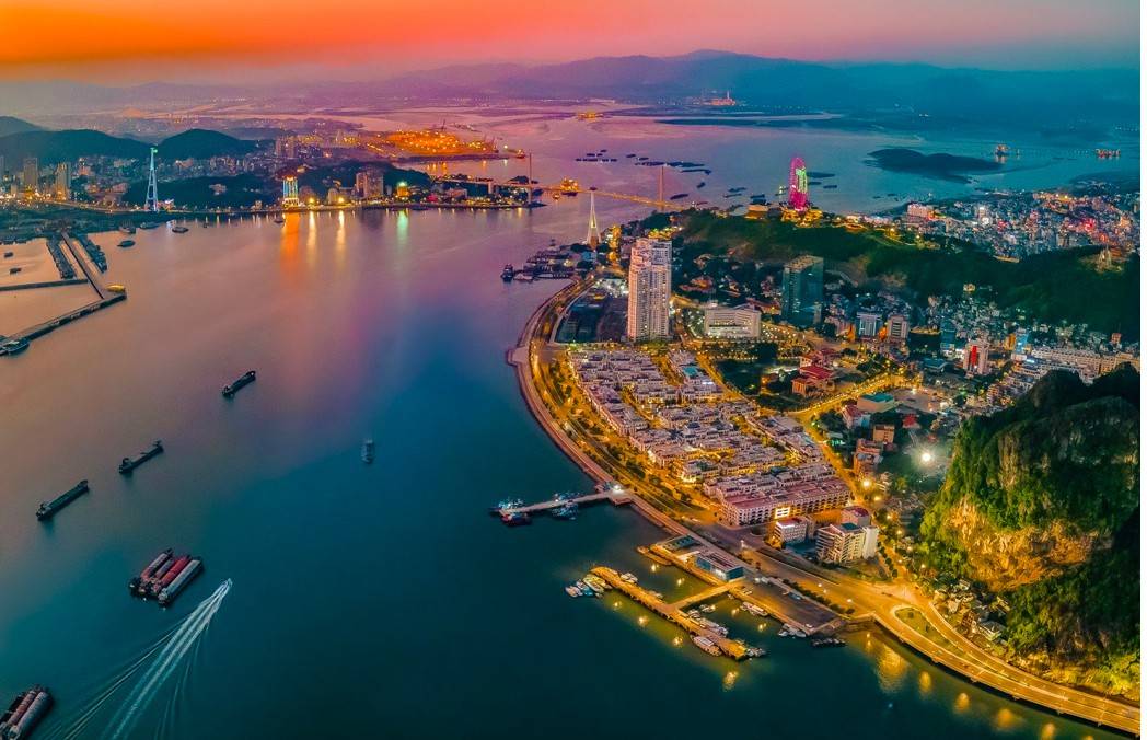 Quảng Ninh đặt nhiều mục tiêu lớn với chủ đề “Bứt phá trong phát triển kinh tế, tạo đà cho nhiệm kỳ mới”, trọng tâm là tốc độ tăng trưởng GRDP đạt trên 12%