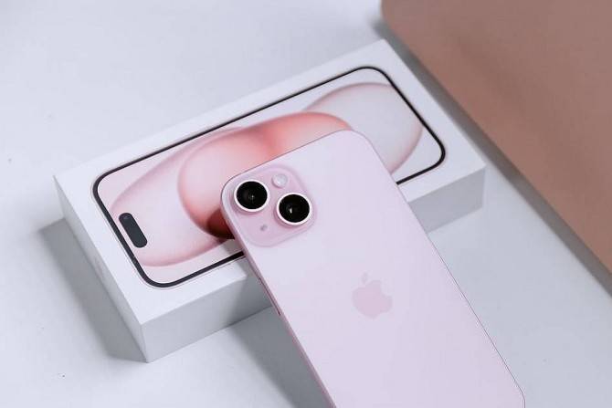 iPhone 15 vẫn bán chạy nhất thế giới dù ra mắt hơn một năm