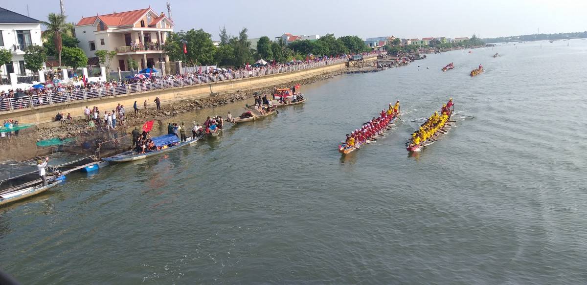 huyện Quảng Ninh, đua thuyền