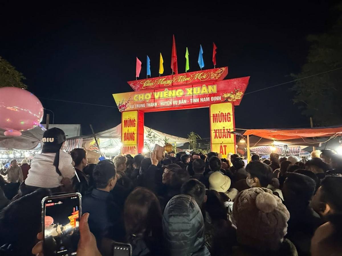 Chợ Viềng đầu xuân