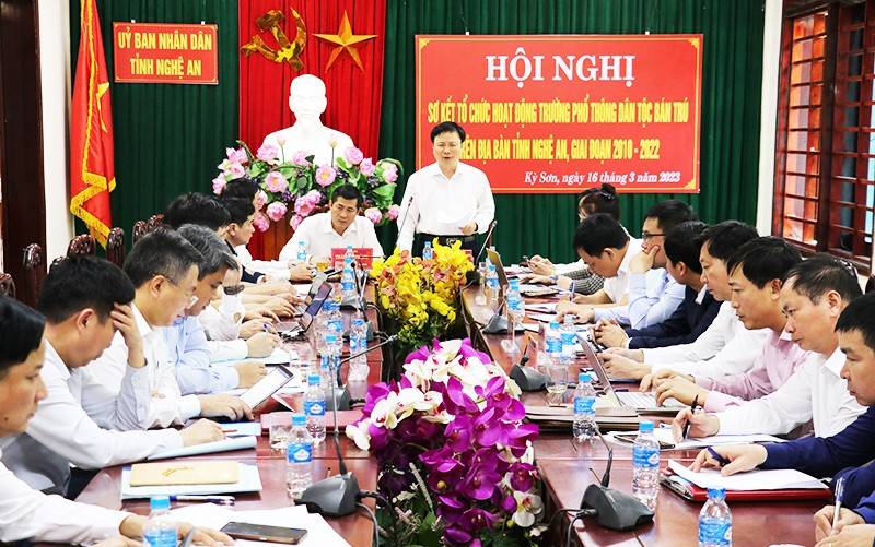 Ông Bùi Đình Long - Phó Chủ tịch UBND tỉnh nghệ An chủ trìHội nghị sơ kết tổ chức hoạt động trường PTDTBT trên địa bàn tỉnh giai đoạn 2010-2022