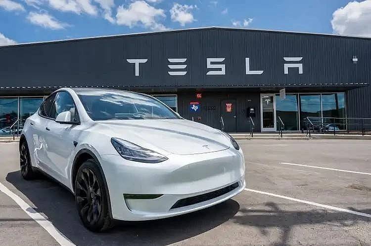 Tesla kiếm hàng tỷ USD lợi nhuận từ bán tín chỉ carbon