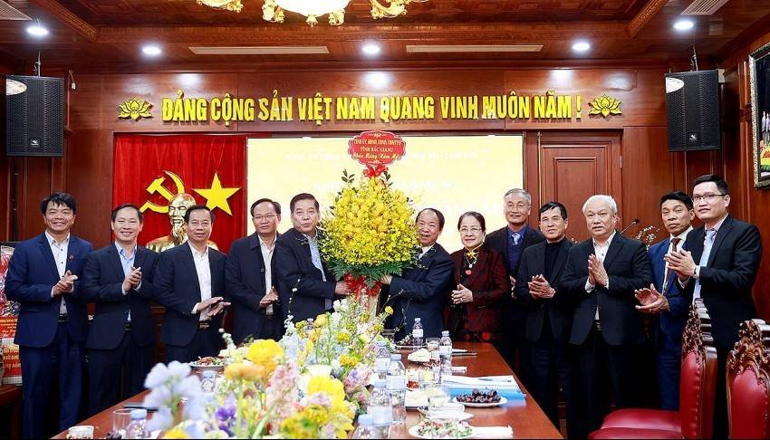 Bí thư Tỉnh ủy Bắc Giang đầu năm "xông đất" các đơn vị, doanh nghiệp trên địa bàn tỉnh