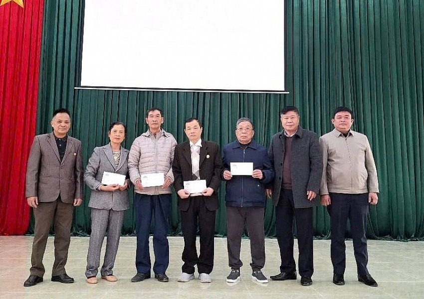 Hiệp hội doanh nghiệp Tuyên Quang trao tặng quà cho nạn nhân chất độc da cam có hoàn cảnh khó khăn