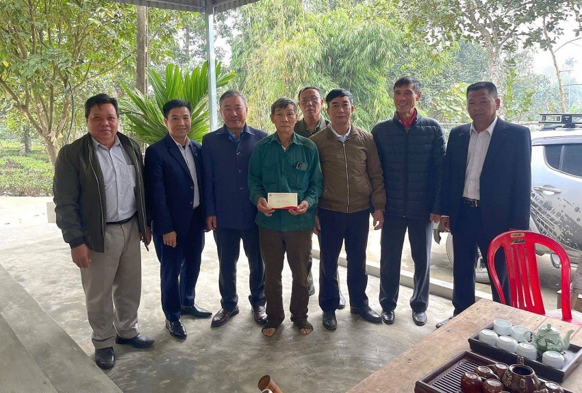 Hiệp hội doanh nghiệp Tuyên Quang trao tặng quà cho nạn nhân chất độc da cam có hoàn cảnh khó khăn